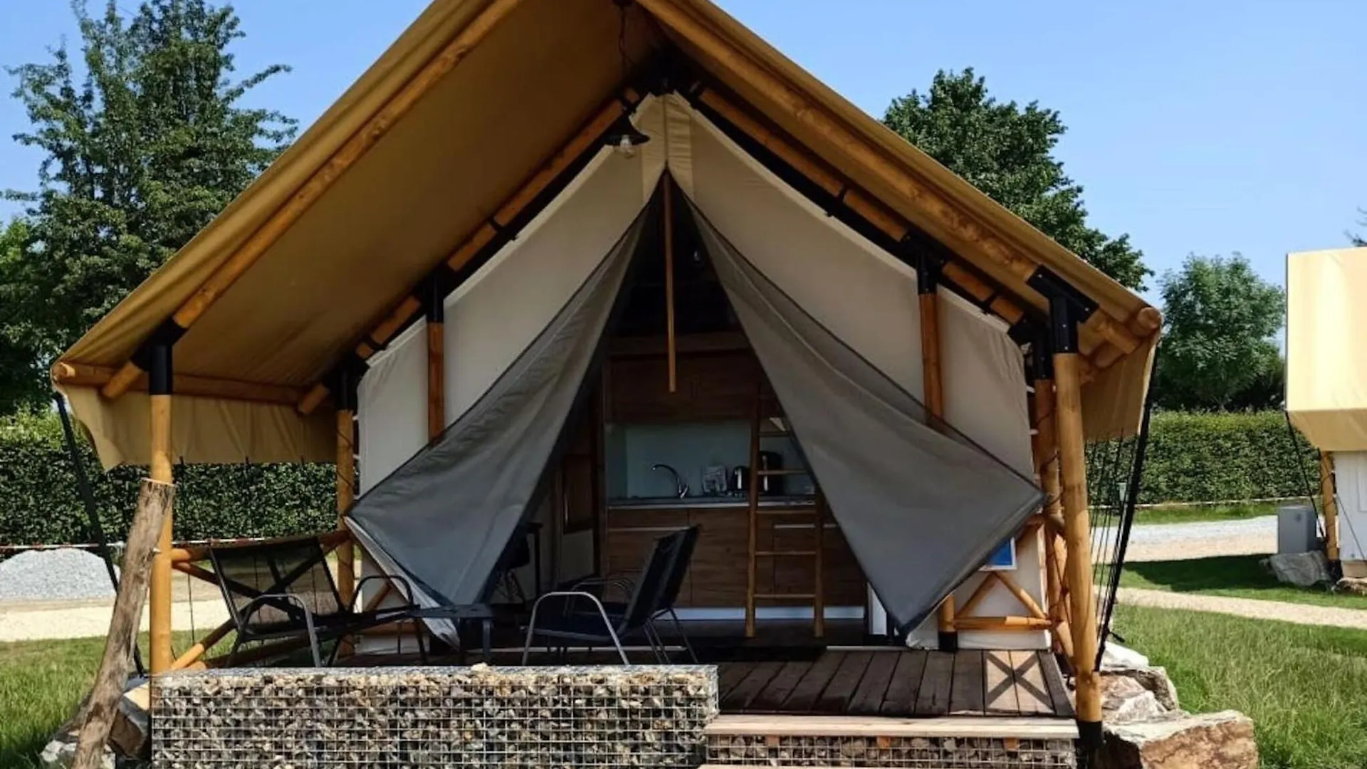 Luksustelt Nice Safari Tent 9 Km From Maastricht Berg en Terblijt