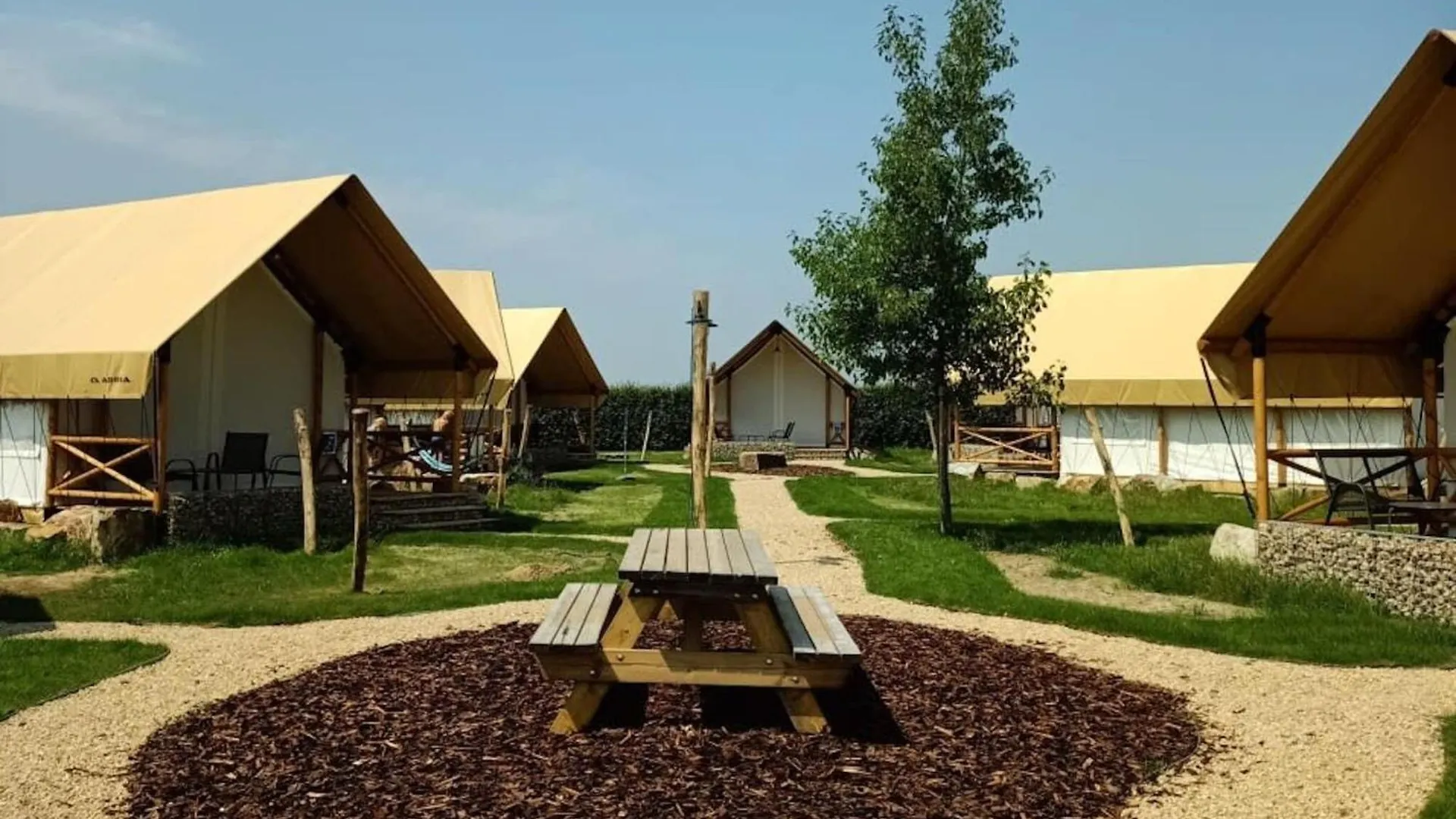 Nice Safari Tent 9 Km From Maastricht Berg en Terblijt 0*,  Holland
