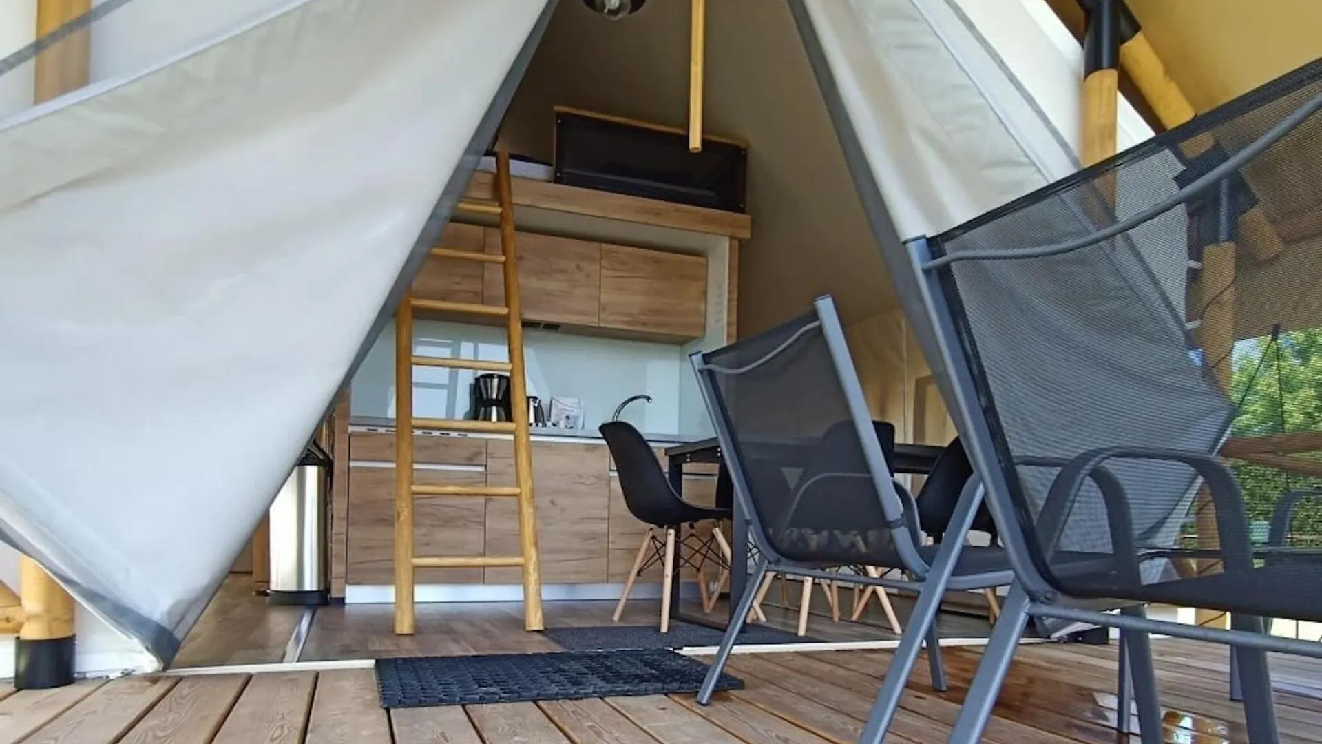 Nice Safari Tent 9 Km From Maastricht Berg en Terblijt Holland