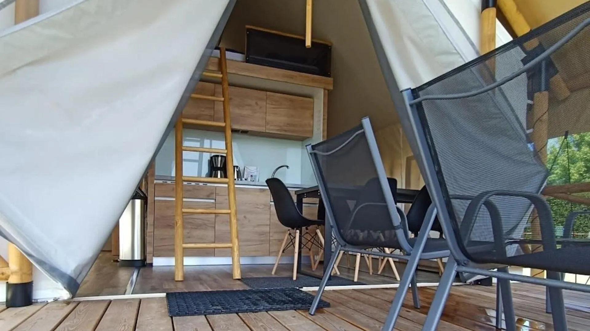 Nice Safari Tent 9 Km From Maastricht Berg en Terblijt 0*,  Holland