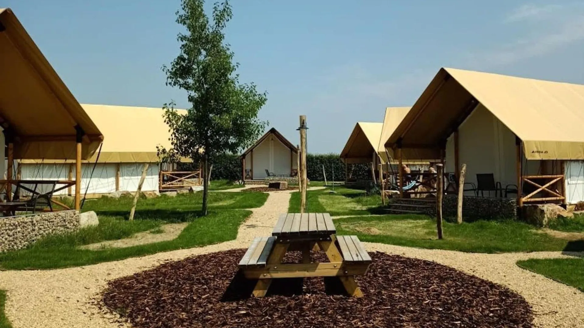 Luksustelt Nice Safari Tent 9 Km From Maastricht Berg en Terblijt