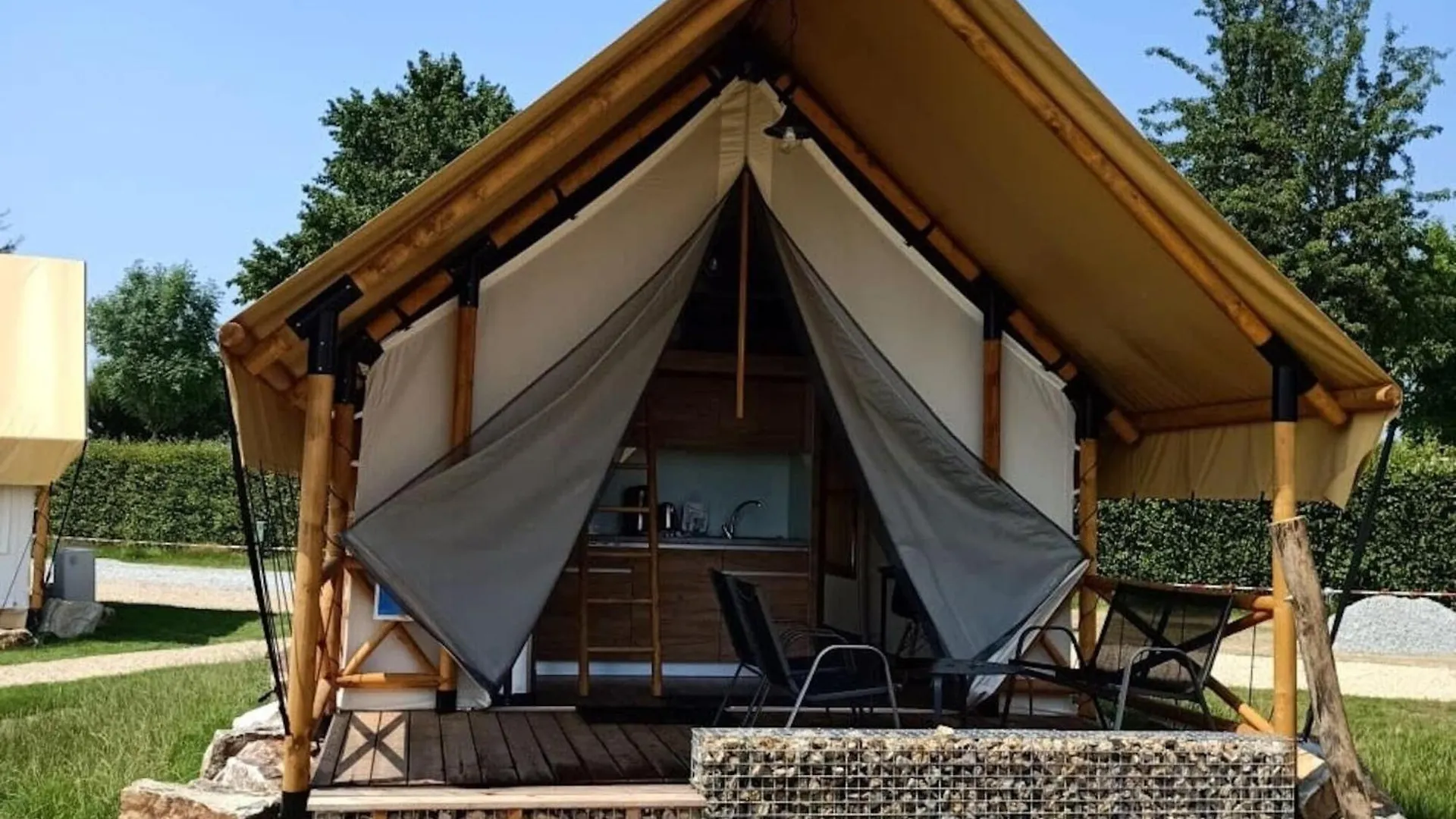 Nice Safari Tent 9 Km From Maastricht Berg en Terblijt 0*,